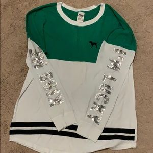 Pink VS Kiss Me I’m Lucky size M